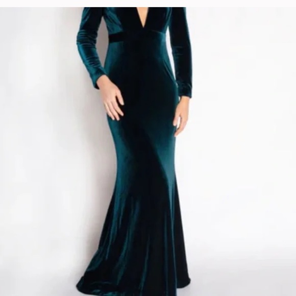 Camilyn Beth Valerie Velvet Gown - Picture 1 of 8